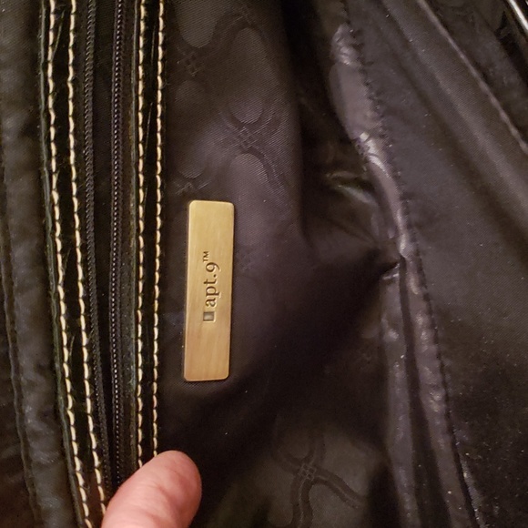 Basket weave purse with faux look black trim - Picture 7 of 12